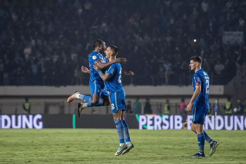 Para pemain Pesib Bandung merayakan gol saat bertemu Madura United dalam leg pertama final Championship Series Liga 1 di Stadion Si Jalak Harupat, Minggu, 26 Mei 2024 lali